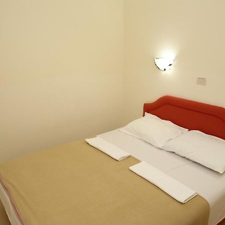Ponta Apartment Рафаиловичи Екстериор снимка